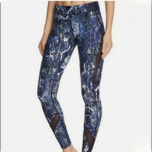HPE Human Performance Engineering Blue Snake Skin Pattern Leggings Size M